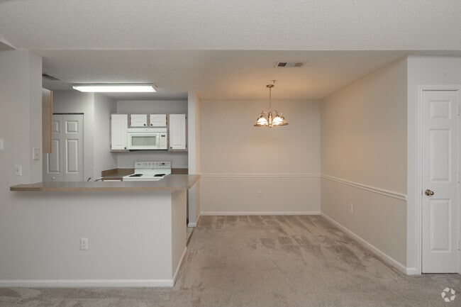 2BR, 2BA - 980SF - Dining Room