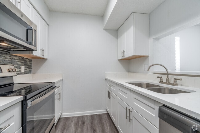 1BR, 1BA - 650SF - Kitchen