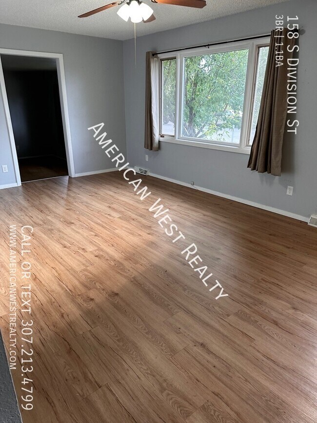 Photo - 158 S Division St