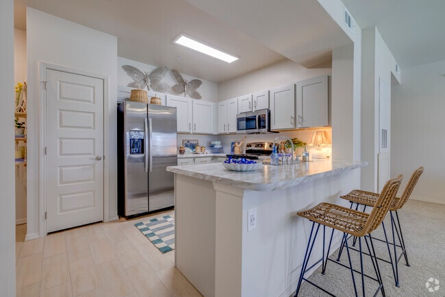 2BR, 2BA - 1142SF - Kitchen