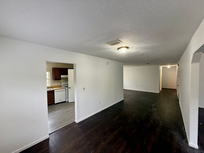 Photo - Spacious 3-Bed, 2-Bath Home with Private Yard in NW Gainesville