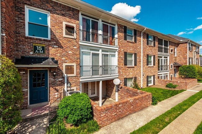 Building Photo - 5025 Hillsboro Pike Rental