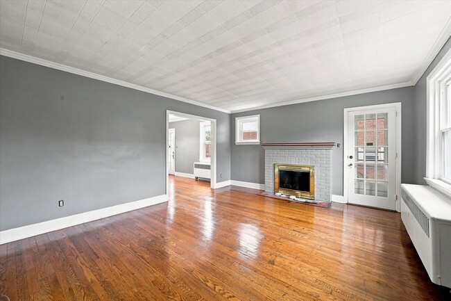 309 W 38th St