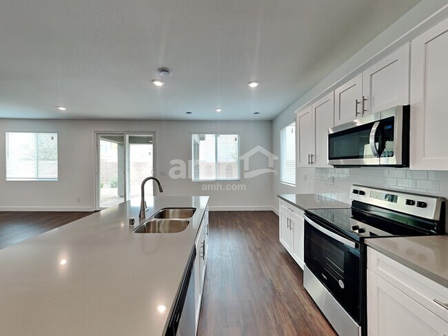 Photo - 4820 Blushing Star St