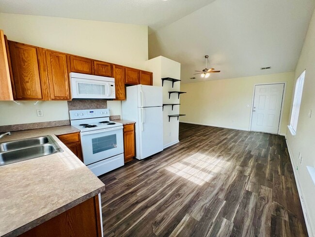 Photo - 13507 Main Dr