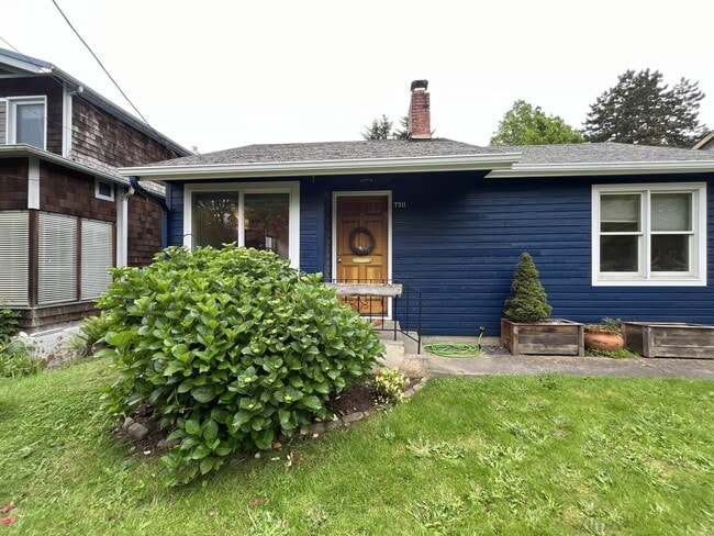 Photo - Cozy Single-Level Home with Hardwood Flooring, Washer/Dryer & Detached Garage