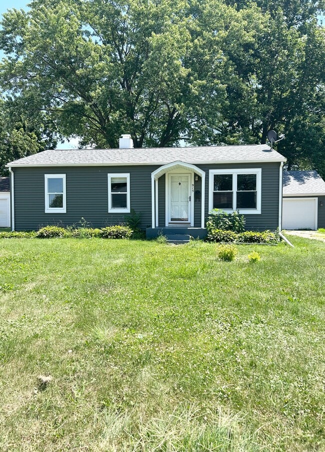 Photo - 915 28th St House
