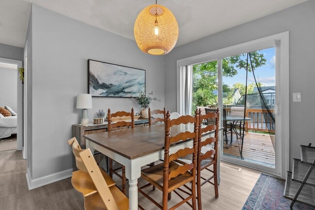 Photo - Furnished 4 bedroom Near NOB