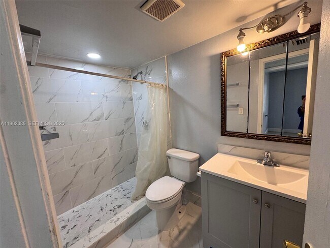 Photo - 6840 Pembroke Rd Unit 201