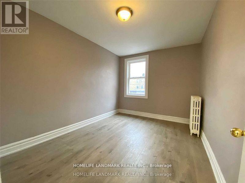 Photo - 2428 Bloor St W