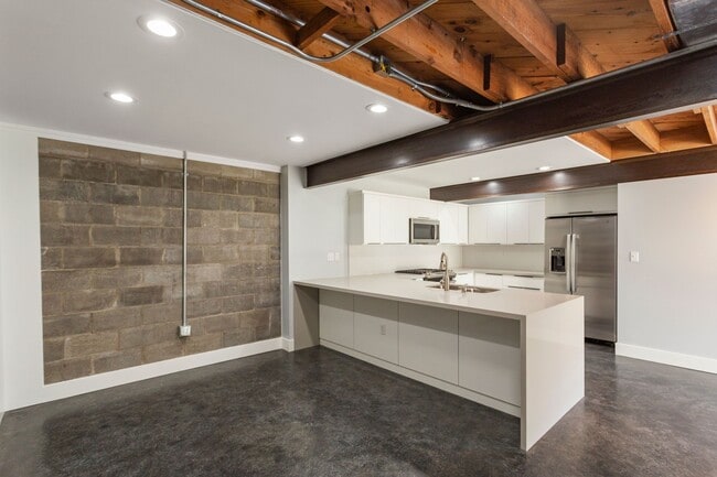 Photo - 2005 Portsmouth St