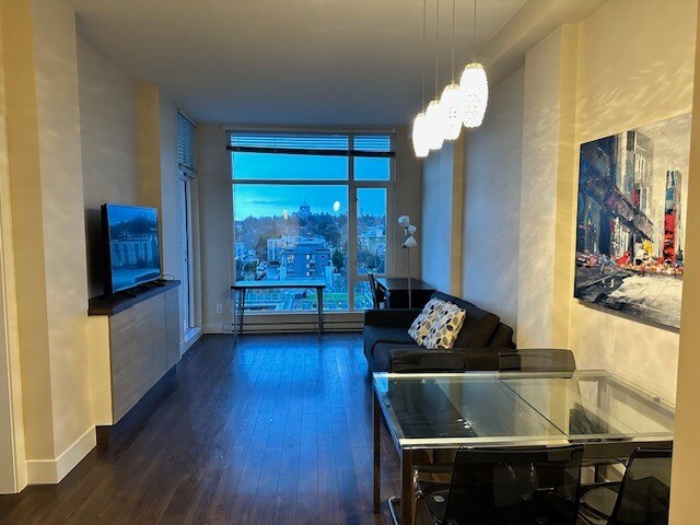 Photo - 1090 Johnson St