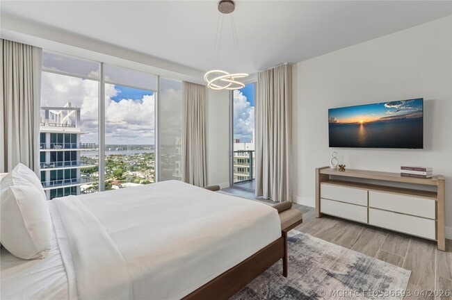 Building Photo - 3100 N Ocean Dr Unit HPH6