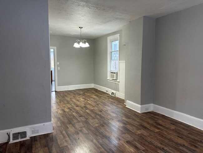 Photo - 737 Girard St