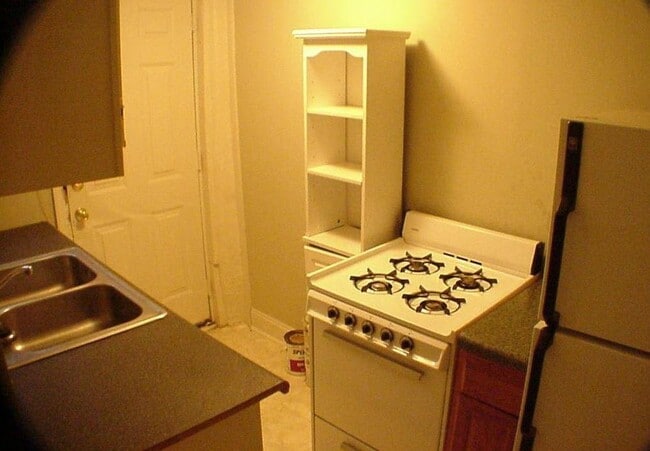 Photo - 165 Little St SE