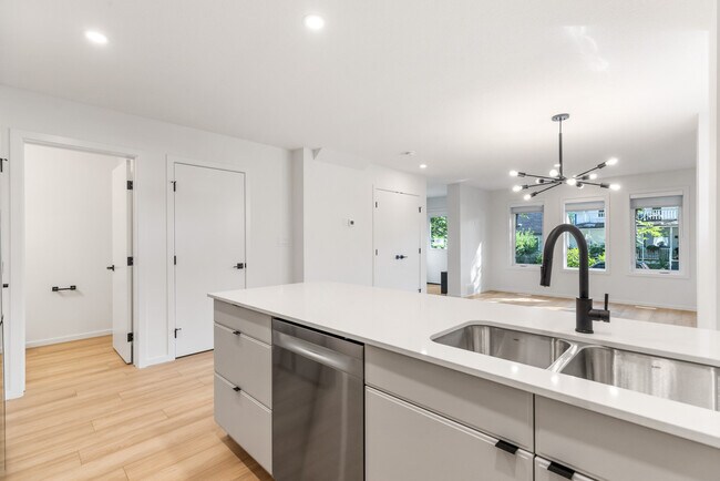 Photo - 11514-11587 87 St NW Unit 1