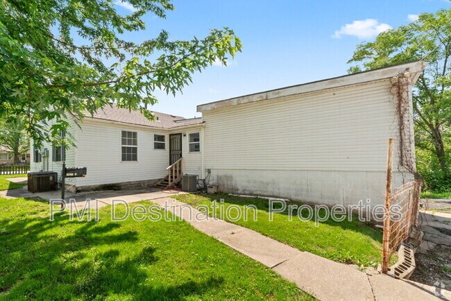 Building Photo - 9406 East 23rd St S Unit Apt B