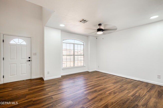 Photo - 7600 Plaza Redonda Dr