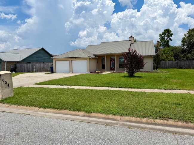 Building Photo - REDUCED North Shore 3B/2Bth