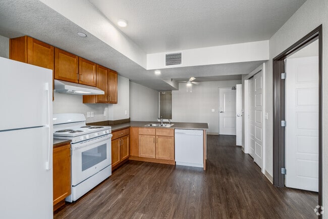 1BR, 1BA - 632SF - Kitchen
