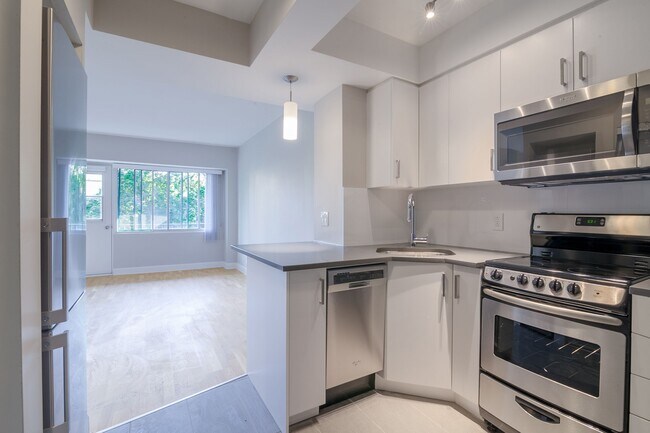 Building Photo - 3455 Rue Aylmer Unit 604