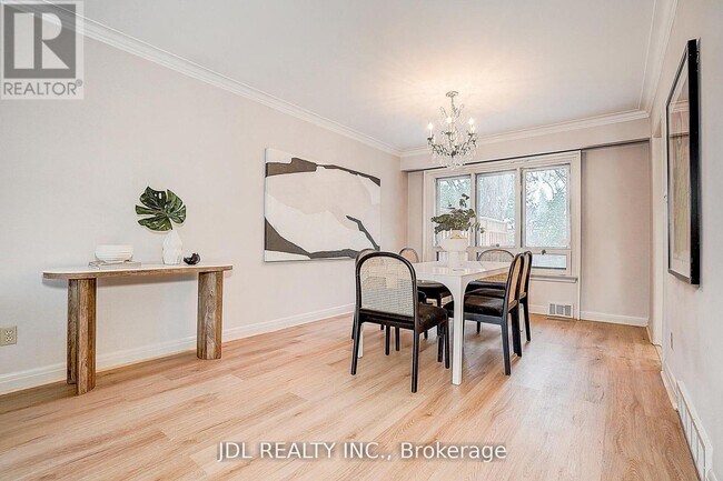 Photo - 87 Munro Blvd