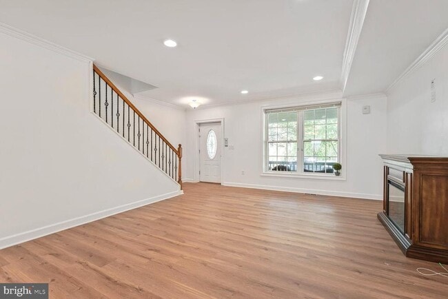 Photo - 2433 3rd St NE