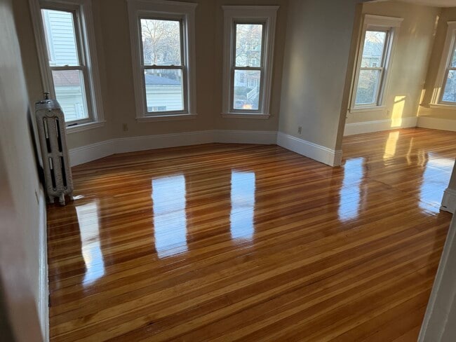 Photo - 592 Salem St