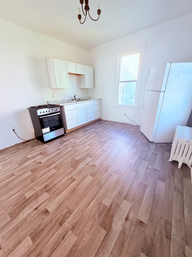 Building Photo - 424 1st Ave SE Unit 1