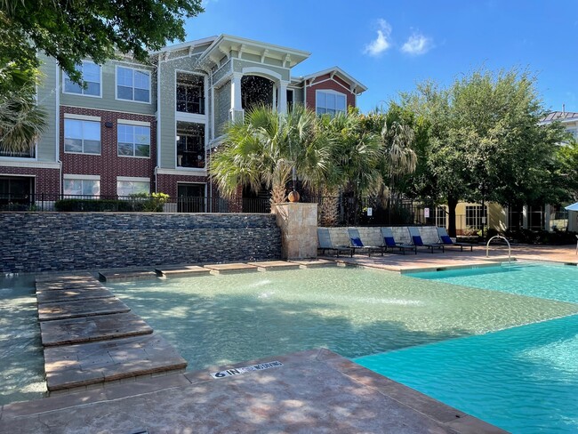 Pool - The View at Westover Hills Apartments