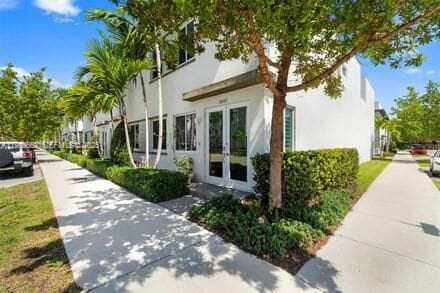 Building Photo - 10263 NW 66th St Unit 1