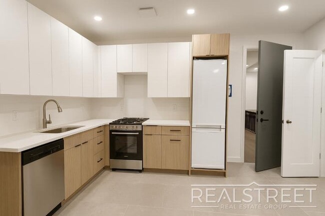Building Photo - Spacious 2-Bedroom, 2-Bath Apartment in Bed-Stuy with Modern Amenities