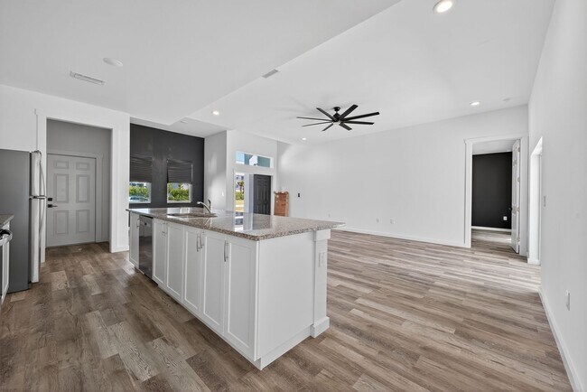 Photo - FIRST MONTH FREE!!! 4/2 In NW Cape