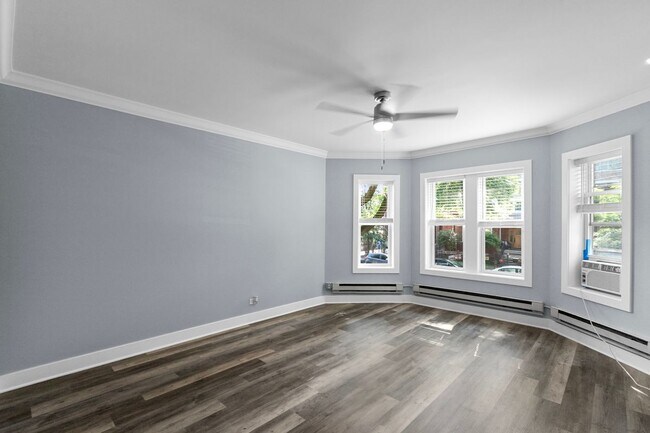 Photo - 3815 N Greenview Ave