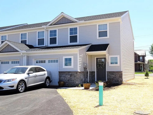 Building Photo - 5 Cobblestone Ct