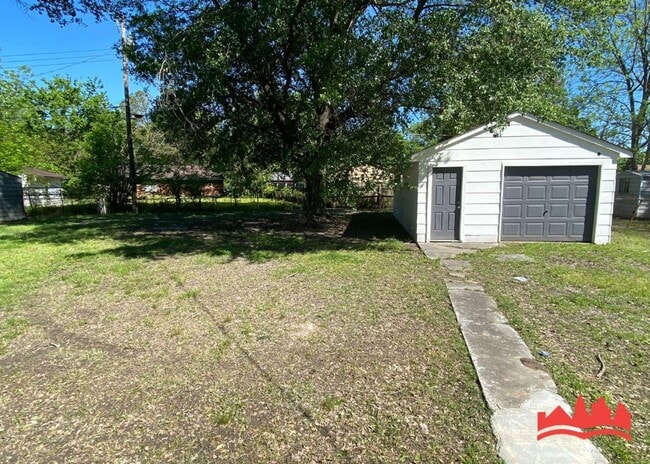 Photo - 2412 Gathings Dr