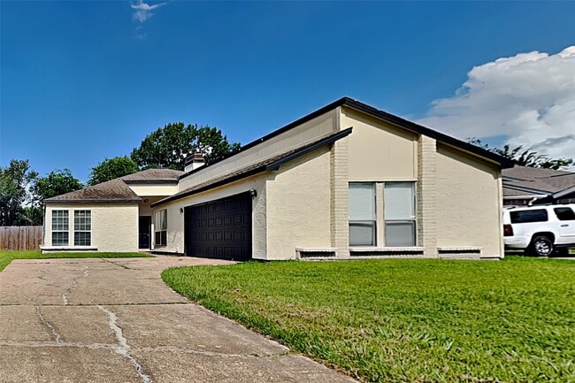 Building Photo - 6823 Heather Hollow Dr