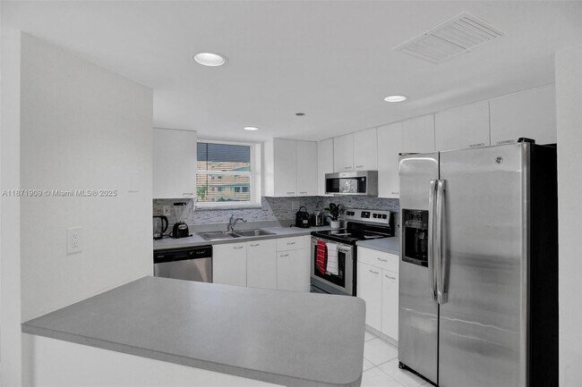 Photo - 17801 N Bay Rd Unidad 303