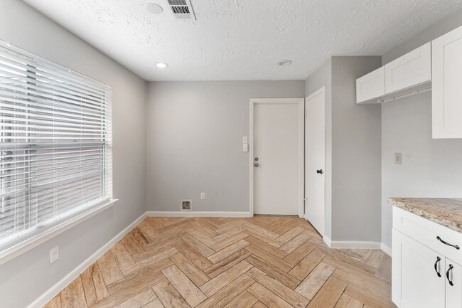 Photo - 1202 Manorglen Dr