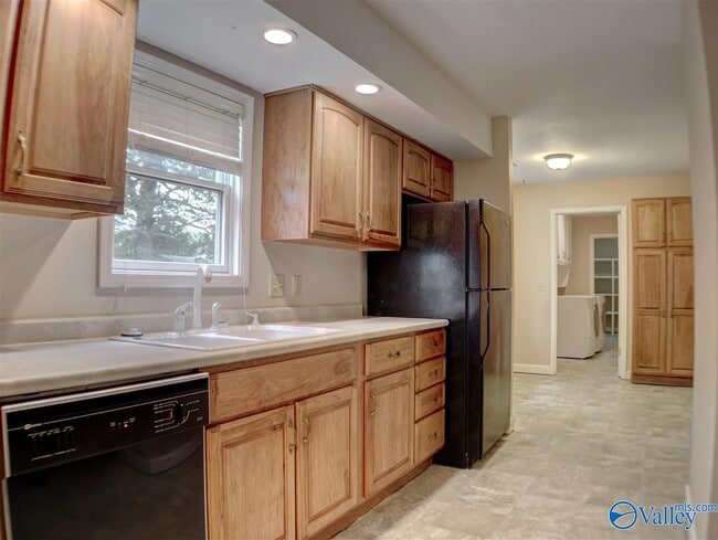 Photo - 2503 Wynterhall Rd SE