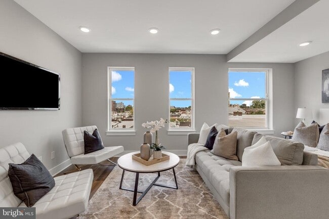 Photo - 1924 N Front St Unit 401