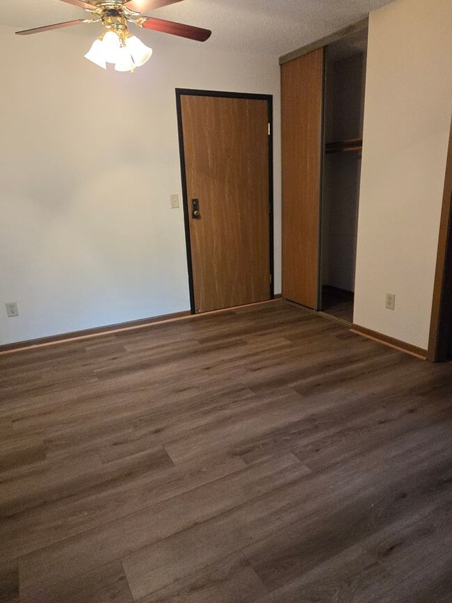 Photo - Evergreen Square Apartments Unit 913-105