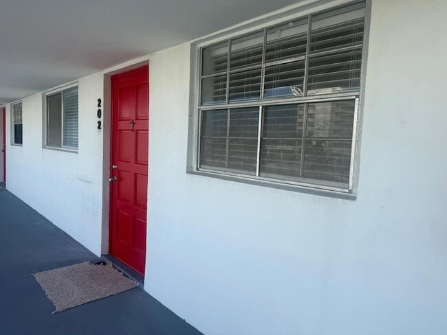 402 Lake Shore Dr Unit 202