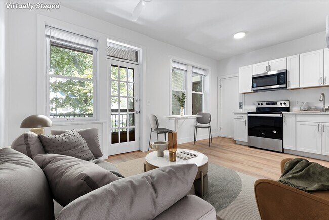 Building Photo - 8 Kenwood St Unit 8