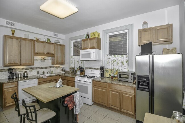 Photo - 3236 N Racine Ave Unit J01P