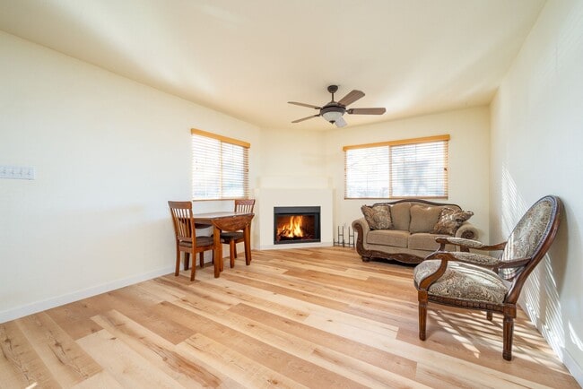 Building Photo - Available Now this Lovely One Bedroom Condo Unit 1112