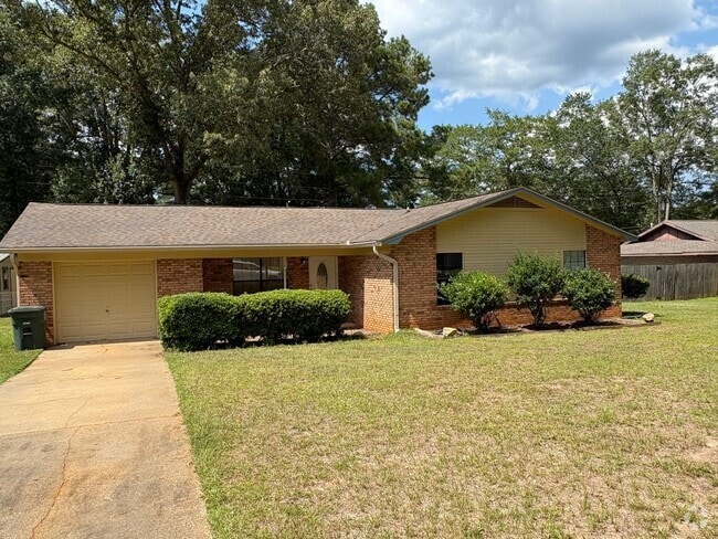 Building Photo - Available August! Rental