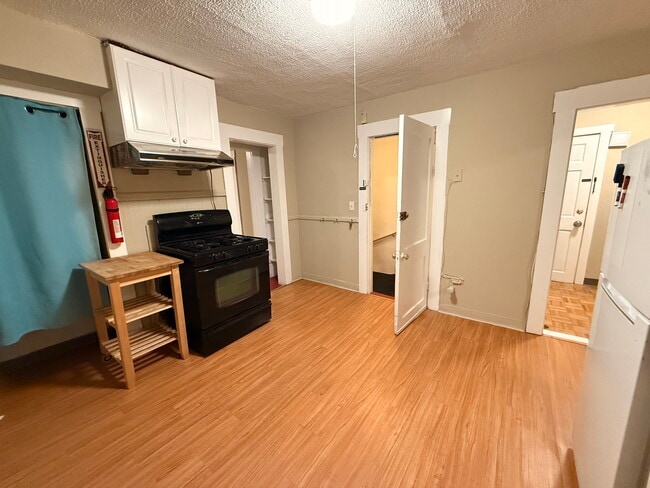 Building Photo - 363 Windsor St Unit 359-3