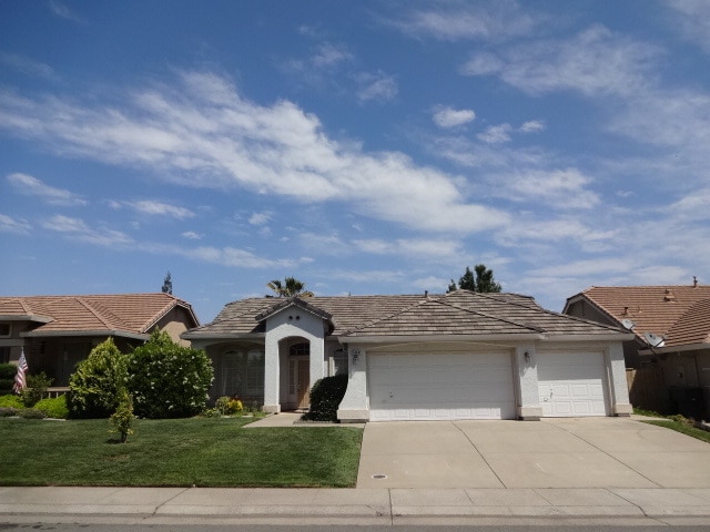 Building Photo - NICE SINGLE STORY HOME WITH 3 BEDROOMS, 2 ...