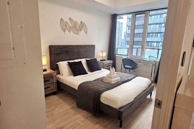 Photo - 484 Front St W Unit ID1335079P